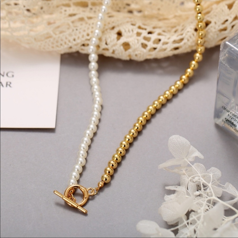 White + Gold Beaded Necklace - Picture 3 of 7